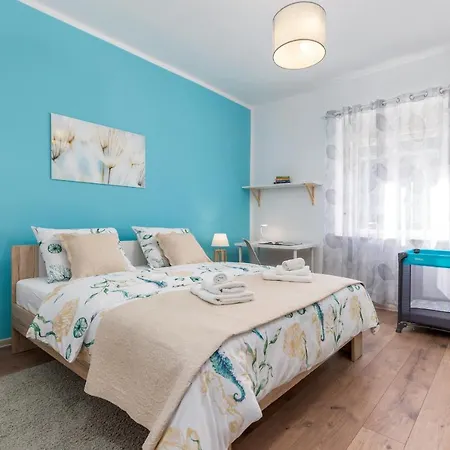 Lovely House With Garden Near Centre *