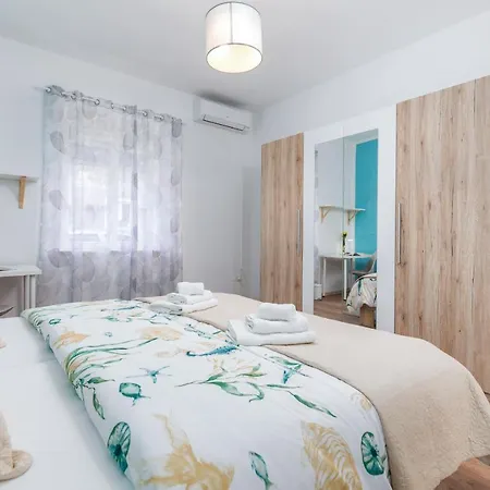 Будинок відпочинку Lovely House With Garden Near Centre Пула