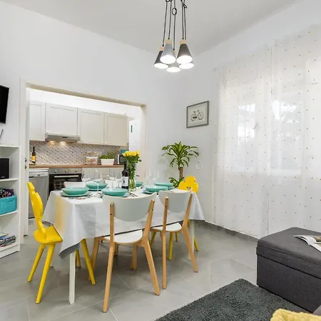 Lovely House With Garden Near Centre Будинок відпочинку