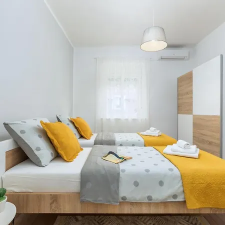 Lovely House With Garden Near Centre * Пула