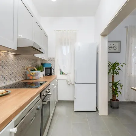Lovely House With Garden Near Centre *