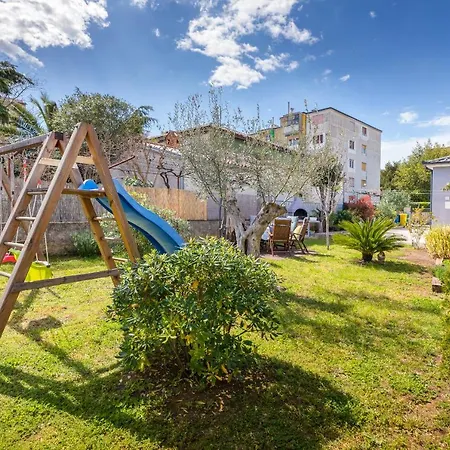 Holiday home Lovely House With Garden Near Centre