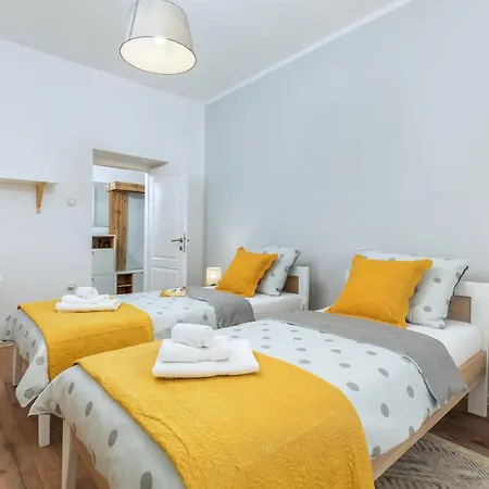Hébergement de vacances Lovely House With Garden Near Centre *