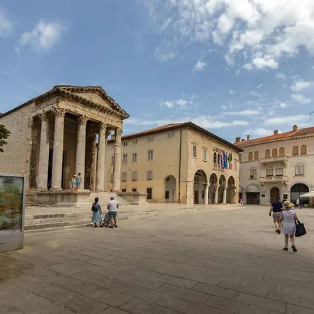 Lovely House With Garden Near Centre Σπίτι διακοπών