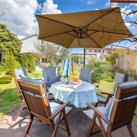 Holiday home Lovely House With Garden Near Centre *
