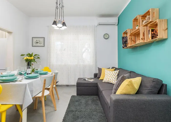 Lovely House With Garden Near Centre Holiday home
