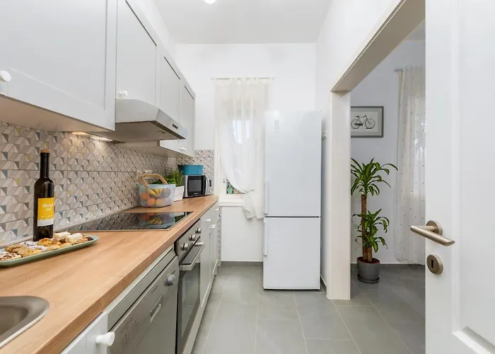 Lovely House With Garden Near Centre *