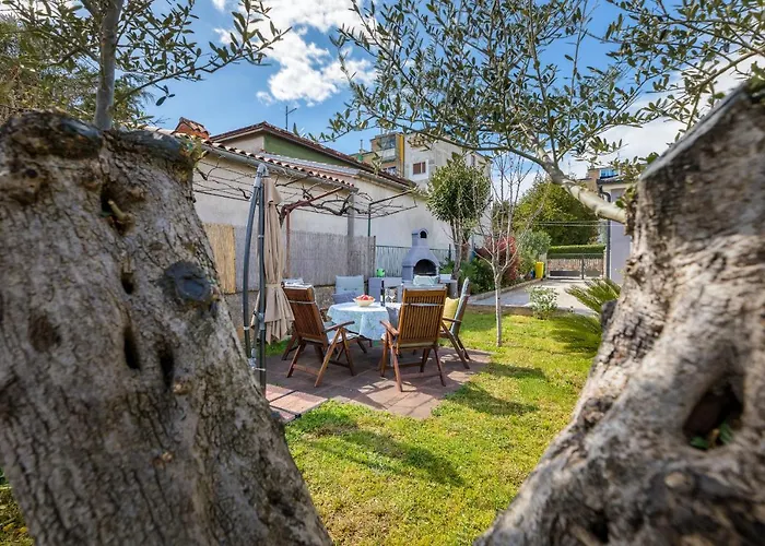Lovely House With Garden Near Centre Holiday home Pula