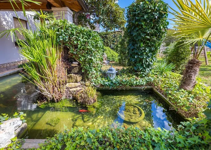 Lovely House With Garden Near Centre Pula