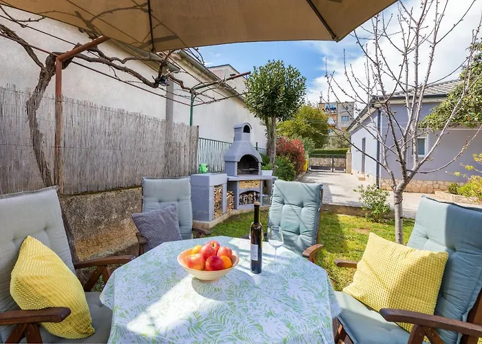 Holiday home Lovely House With Garden Near Centre *