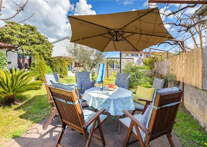 Holiday home Lovely House With Garden Near Centre *