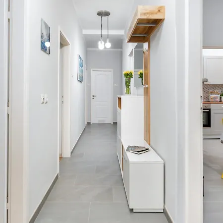 Lovely House With Garden Near Centre *