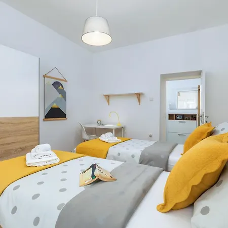 Lovely House With Garden Near Centre *