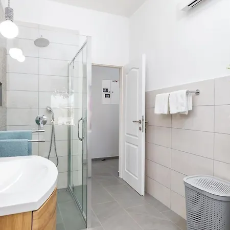 Lovely House With Garden Near Centre Casa de Férias