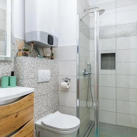 Lovely House With Garden Near Centre Casa de Férias *