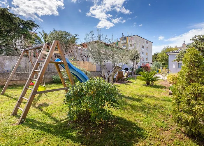 بيت للعطل Lovely House With Garden Near Centre